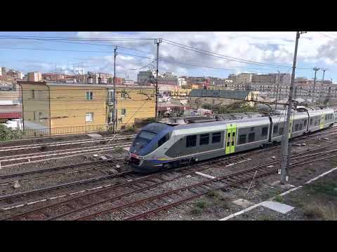 Minuetto in partenza dalla stazione di Savona per Alessandria