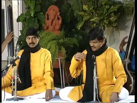 Rare video of Ustad Asad Ali Khan and young Gundecha brothers