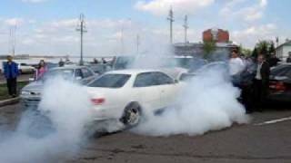 preview picture of video 'Toyota Mark-II burnout in Tomsk'