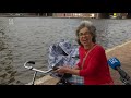 Guerrilla-yoga op wiebelend ponton vanwege corona: 'Dit hadden we anders nooit gedaan'wiebelend p...