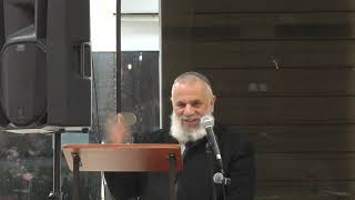 כנס יגדיל | הדור קיבלוה | הרב דרור טויל (ישיבת אפיקי דעת שדרות) - התמונה מוצגת ישירות מתוך אתר האינטרנט יוטיוב. זכויות היוצרים בתמונה שייכות ליוצרה. קישור קרדיט למקור התוכן נמצא בתוך דף הסרטון