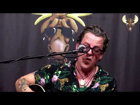Ian Siegal - Falling Down again - Live at Bluesmoose Radio (acoustic)