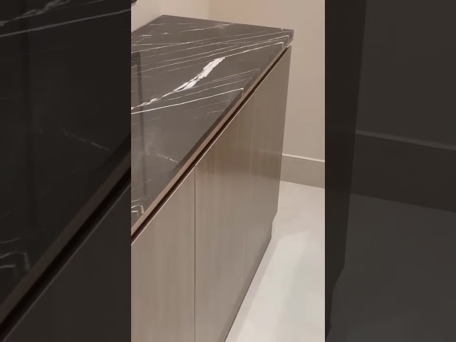 طاولة طعام رخام طبيعي تتسع 10 اشخاص