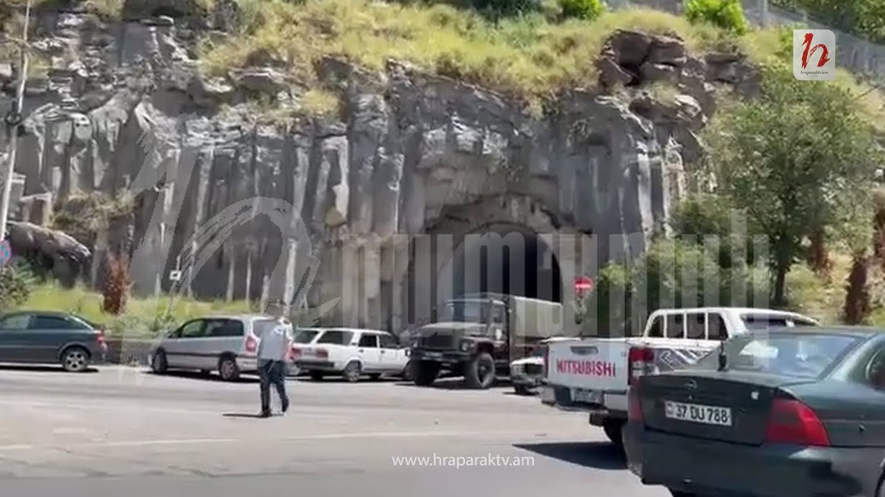 Ոստիկանական զորքերի բեռնատարներ՝ Հրազդանի կիրճում