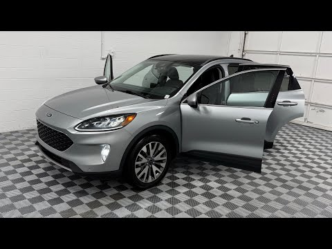 2022 Ford Escape Titanium (XYZ Motors)