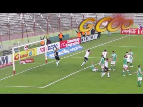 Arraya marca el gol del triunfo de Huracan sobre Sportivo Belgrano - www.laquemaweb.com.ar