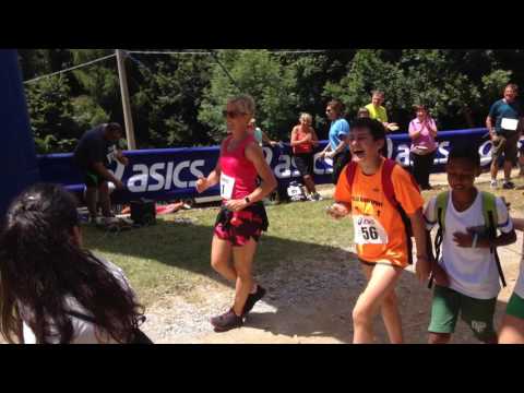 Elisa Rigaudo conclude la camminata di 6km in suo onore