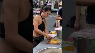 Download lagu Banana & Egg Roti | The Hottest Roti Lady in Bangkok | Thai Street Food #shorts mp3