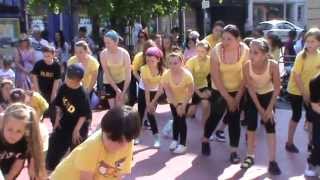preview picture of video 'Gangnam style - Enniscorthy style - Enniscorthy Street Rhythms Dance Fest 2013'