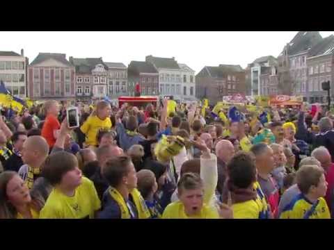 Sfeerbeeld Grote Markt Sint Truiden na behalen Titel STVV
