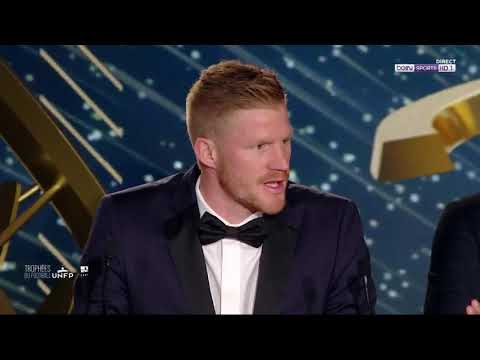 UNFP | Remise du trophée de meilleur joueur à Gaëtan Charbonnier