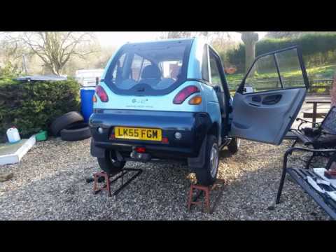 REVA G-WIZ: DIY Lithium conversion - fitting the towbar and having a look underneath the car.