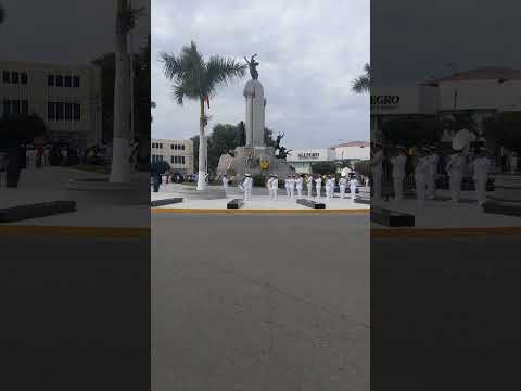Marcha de banderas en ovalo Grau -Piura