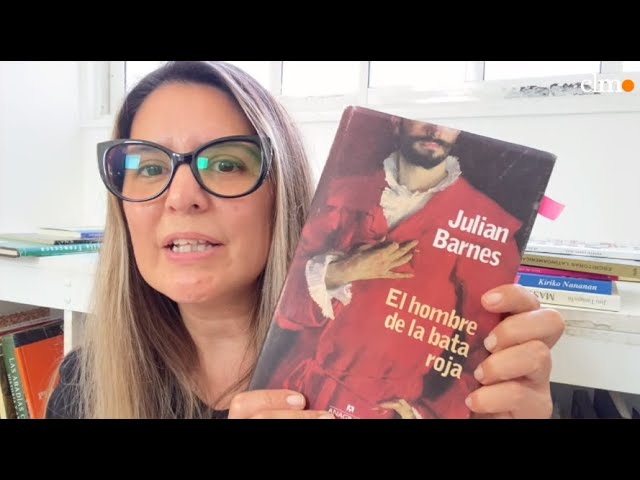 Vídeo relacionado con El hombre de la bata roja