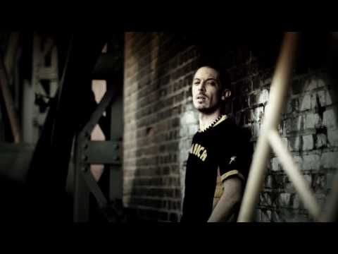 HmK feat. Schlawiner, Kurios, Tron, M.O., Danimaa & Sweno -  Überfluss