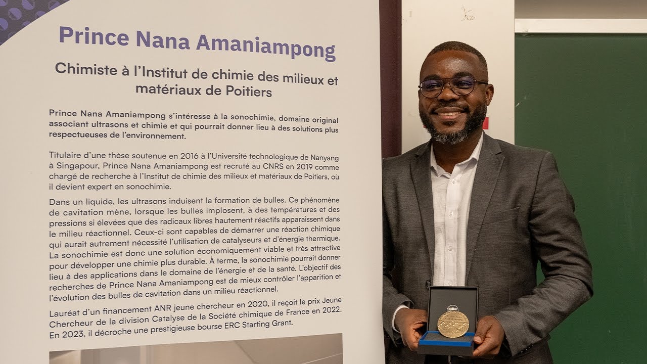 Prince Nana Amaniampong reçoit la médaille de bronze du CNRS à Poitiers