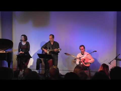 Ο μήνας έχει δεκατρείς ~ Σεμέλη Σακελλαρίου (Δρομαίως άδειν)