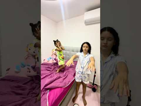 Charlotte estaba Sonámbula y durmió fuera del apartamento 😱