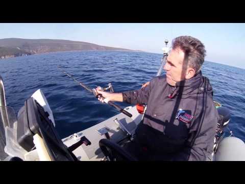 Τυχερός με ένα ψάρι στο πουθενά