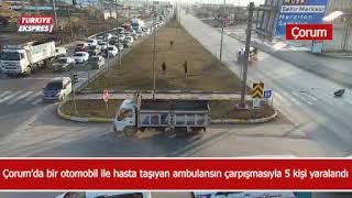 Çorum’da bir otomobil ile hasta taşıyan ambulansın çarpışmasıyla 5 kişi yaraland