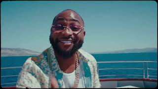 Das Video zu 'AWAY' (jetzt ansehen)