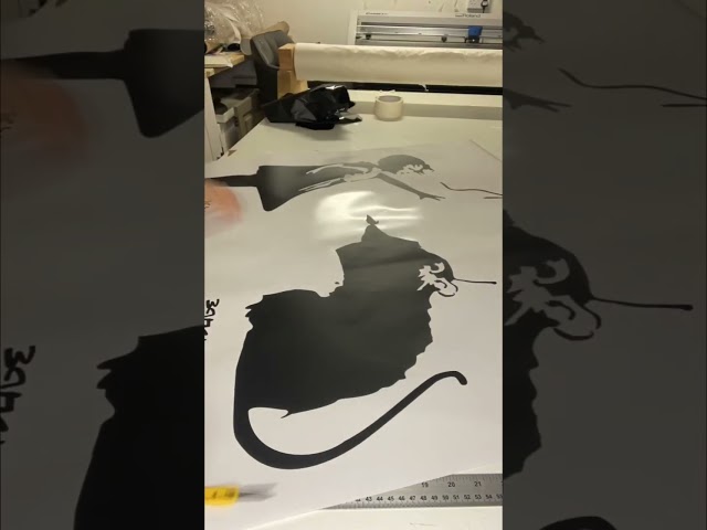 Vídeo relacionado con SUPERDANT Banksy Pegatinas de Pared Globo Chica Pegatinas de Pared Abstracción Vinilo Pegatinas Estilo Banksy Graffiti Decoración de Arte de Pared para Dormitorio Sala de Estar Decoración Del Día