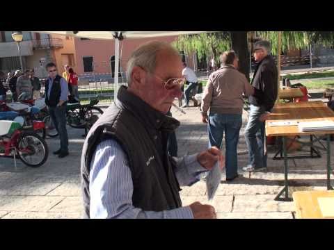 Carlo Ubbiali guarda incuriosito il forum dei 50ini d'epoca