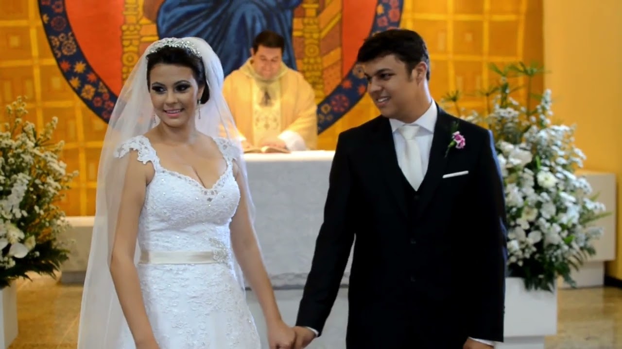 Surpresa inesperada. Esse Padre heim ! Revela o passado dos noivos Cerimonia na Igreja Católica (*)