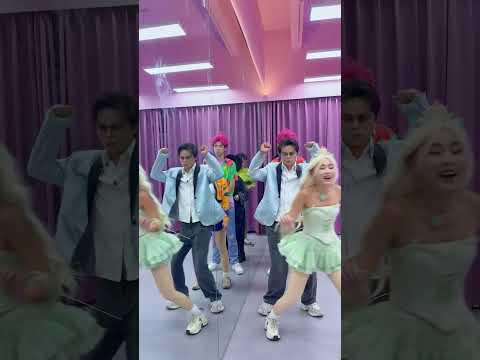 一起来跳舞。#小丑 #天使 #超人不会飞 #kpop #kpopdemonhunters #huntrix