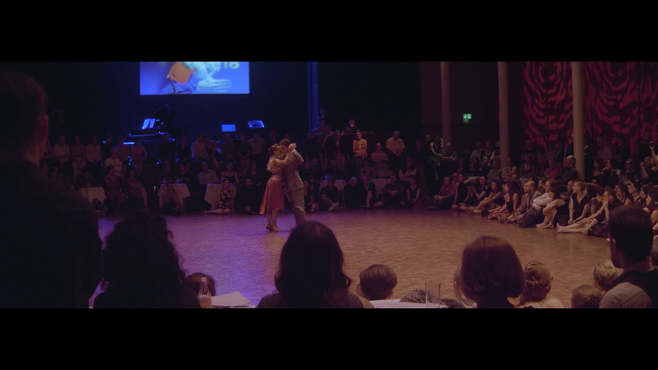 Ruben y Sabrina Veliz bailan "Fruta amarga" por Troilo en Basel