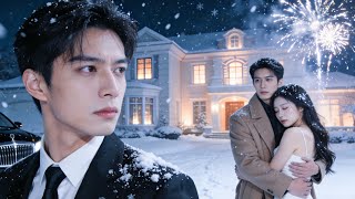 Na 3 jaar huwelijk scheidde hij van haar vanwege een maîtresse. Zij verliet hem en trouwde met een CEO, waar hij vreselijke spijt van kreeg!