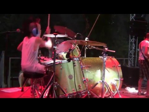 Bambino batterista prodigio - Secoli Morti - In Bloom - Nirvana - live Gerusco 2015