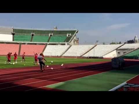 Kukára rugdosnak a válogatott focisták