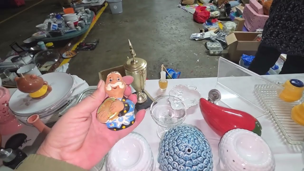 Гаражная распродажа в церкви . Тонны вещей за копейки . Элла Австралия