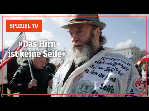 Kaiser, König, Kokolores: »Reichsbürgertreffen« in Schwerin | SPIEGEL TV