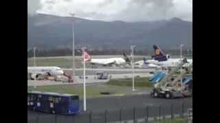preview picture of video 'Aviones en el Nuevo aeropuerto Internacional Mariscal Sucre, Quito'