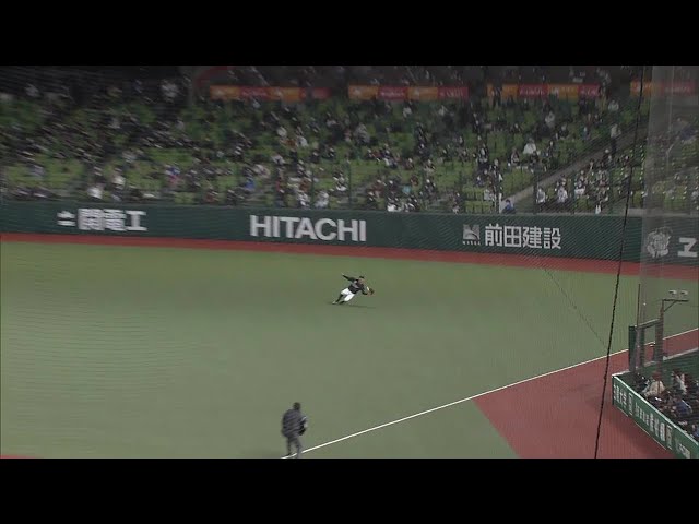 【6回裏】マリーンズ・岡大海 球際の強さを見せるスライディングキャッチ!! 2021年10月18日 埼玉西武ライオンズ 対 千葉ロッテマリーンズ