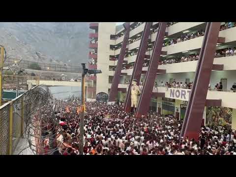 "Dale Campeón / TRINCHERA U NORTE PREVIA" Barra: Trinchera Norte &bull; Club: Universitario de Deportes