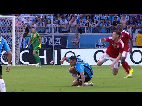 The play that led to Grêmio's second goal against Internacional.