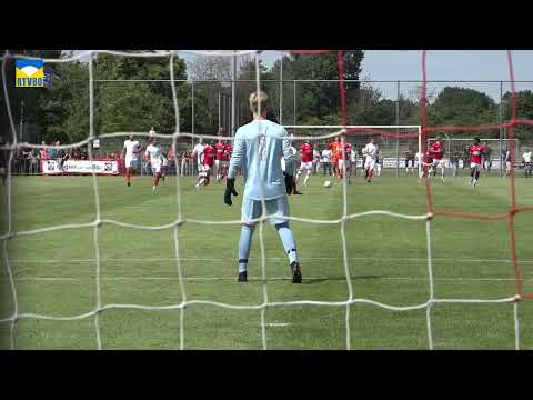 Oefenwedstrijd VV Bergen 1 tegen Jong op 26 juni 2022.