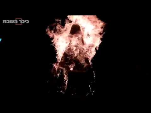 More Of The Satmar Rebbe Lighting The Bonfire In Meron - Adar II 5776