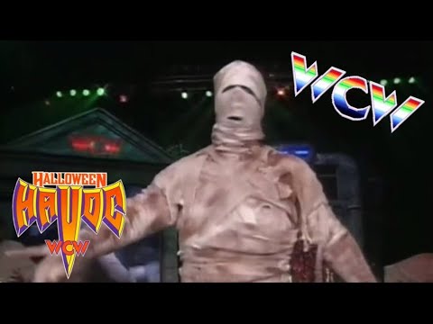 The Yeti (YETTAY) and The Giant (Big Show) destroy Hulk Hogan - WCW Halloween Havoc 1995