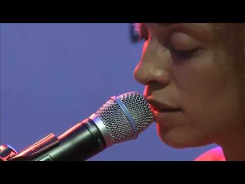 Martina Topley-Bird chante «Baby blue»