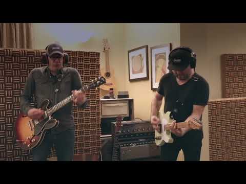 Top Nashville Session Musicians Guthrie Trapp and Kenny Greenberg Live in the Studio