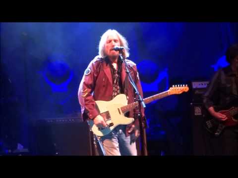 Tom Petty and the Heartbreakers - Woman In Love (It's Not Me) - Darien Lake - September 7,2014