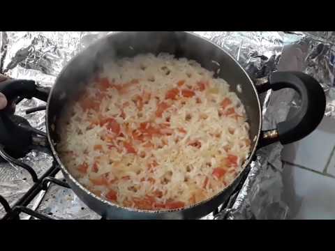 , title : 'Como preparar un Arroz rojo con tomate y cebolla'