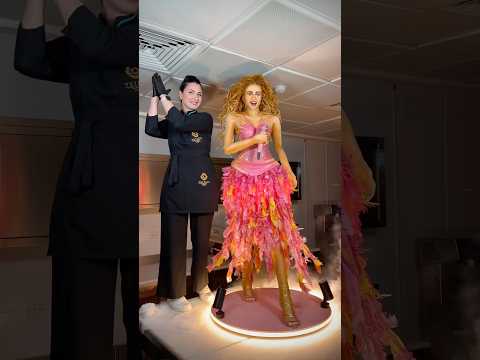 Shakira life size cake 🔥🔥🔥