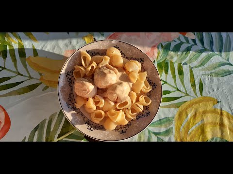 PÂTES AUX BOULETTES DE POULET ET SA SAUCE