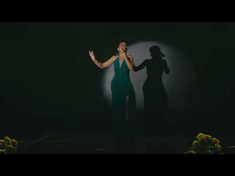 Morissette sings "Symphony" at PAL Awards