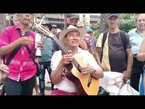 EL AGUARDIENTERO  LOS AUTENTICOS DEL RITMO CON LA REINA DEL PARQUE BERRIO